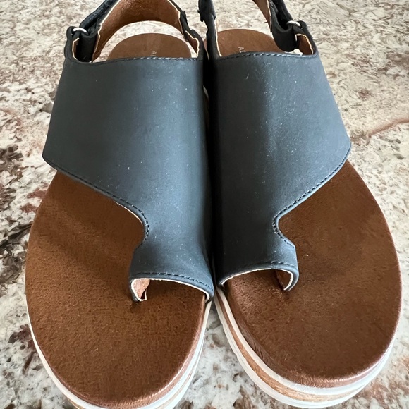 Women’s Adrienne Vittadini Black and Brown Sandals 8.5M - Picture 1 of 5